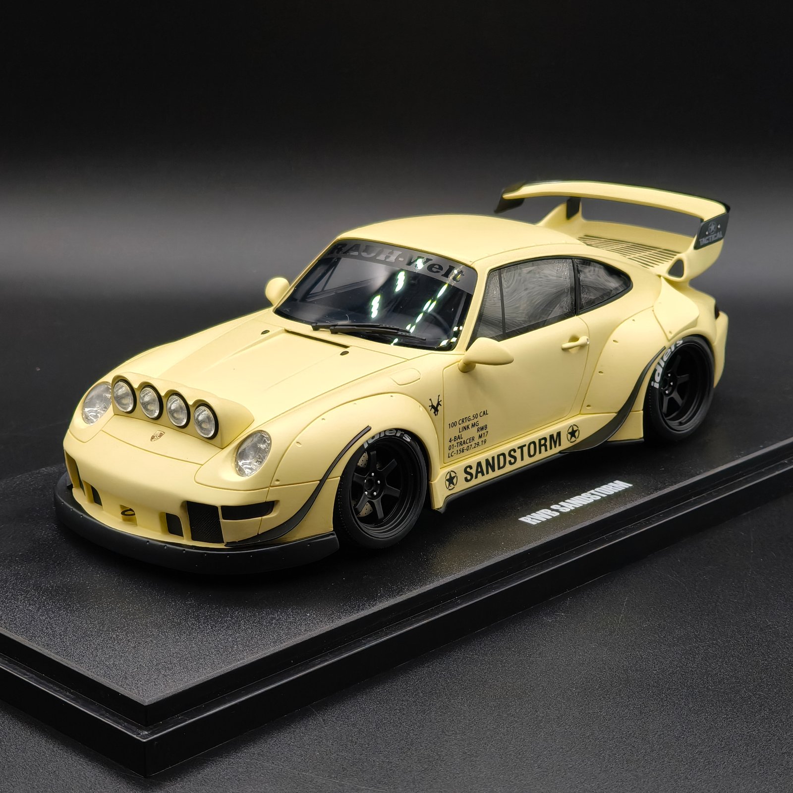 Porsche 911 RWB Sandstorm 1:18